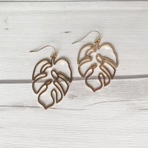 Monstera Earrings Dangle, Gold Leaf Earrings, Monstera Leaf, Plant Earrings, Monstera Jewelry, Gift for Her, Tropical Earrings