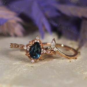 Pear Cut Natural London Blue Topaz Engagement Ring/14K Solid Rose Gold Bridal Ring Set/Blue Gemstone Ring/Curved Moissanite Band for Her