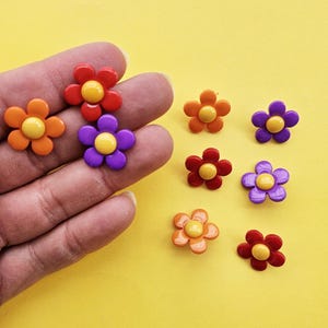 Pack 9x Flower Buttons - 20mm (2cm) Shank - Mixed Colors (3 units for each color)