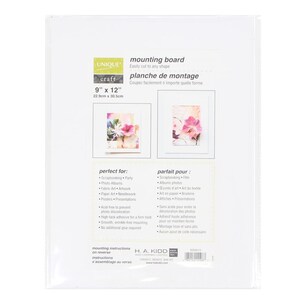 Pu&ograve; includere: Tavoletta di montaggio bianca con il testo "UNIQUE craft" e "mounting board" stampato su di essa. La tavoletta misura 22,9 cm per 30,5 cm ed &egrave; priva di acidi. &Egrave; perfetta per lo scrapbooking, gli album fotografici, l'arte tessile, l'arte su carta, i poster e le presentazioni.
