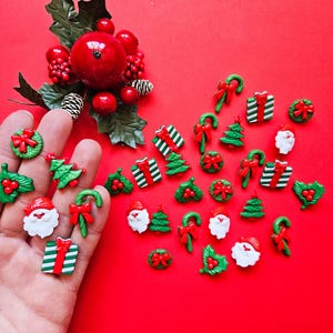 Pack 30x Christmas Buttons made of Plastic/ Christmas Embellishments/ Christmas Collection/ Holiday Embellishments/ Santa Claus Buttons
