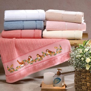 Toalla para bordar en cruz Firenze - Disponible en: Toalla de baño, de manos y de cara de Dohler/ Toalla AIDA de 14 unidades/