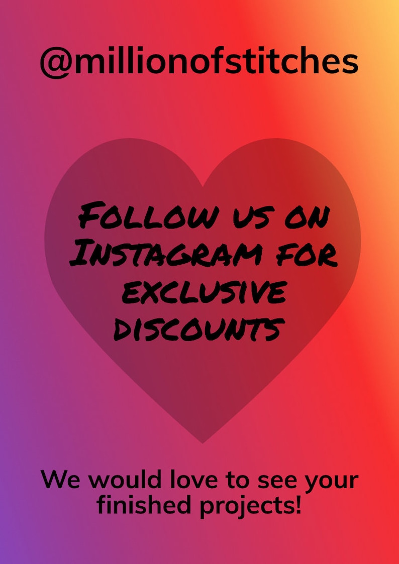 Peut inclure: Un fond d&eacute;grad&eacute; rose et orange avec un graphique en forme de c&oelig;ur. Le graphique contient le texte "FOLLOW US ON INSTAGRAM FOR EXCLUSIVE DISCOUNTS" en noir. Sous le graphique se trouve le texte "We would love to see your finished projects!" en noir.