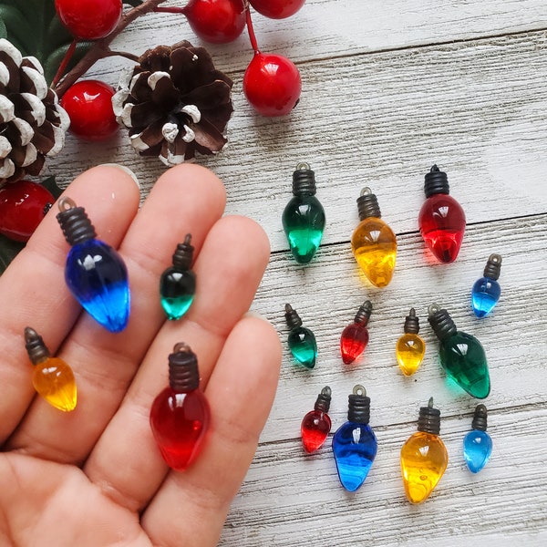 Pack 16x Holiday Collection Old Fashioned Lights Assorted Sizes, Christmas Embellishments, Christmas Collection, Holiday Embellishments