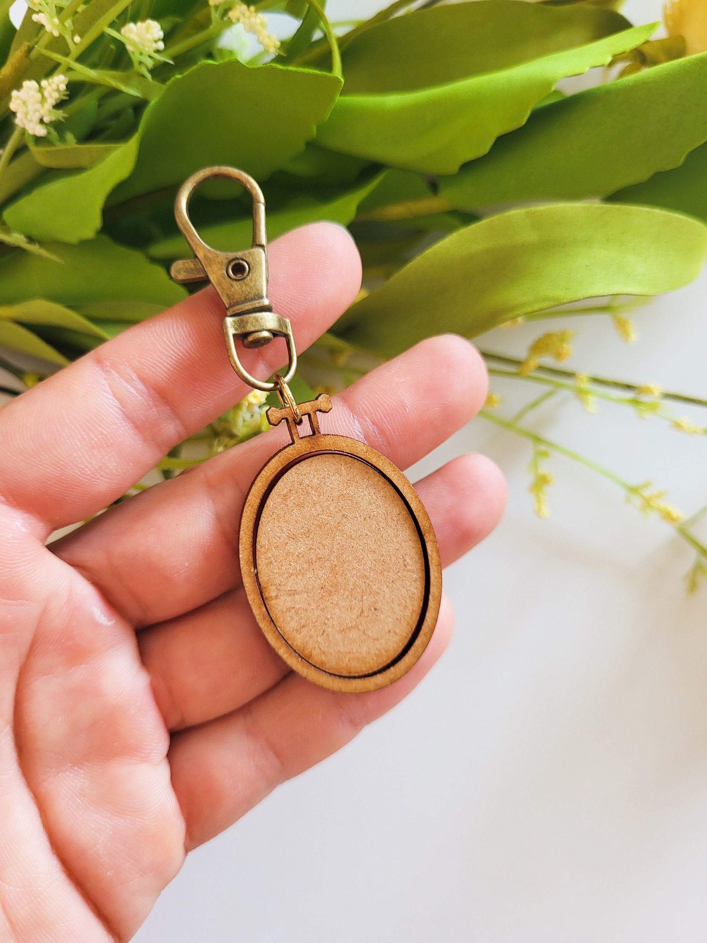 3x Mini Wooden Embroidery Keychain Hoops With Backing, Hoop for Cross  Stitch, Small Hoops, Mini Hoops Pendants, Mini Round Wooden Hoop 