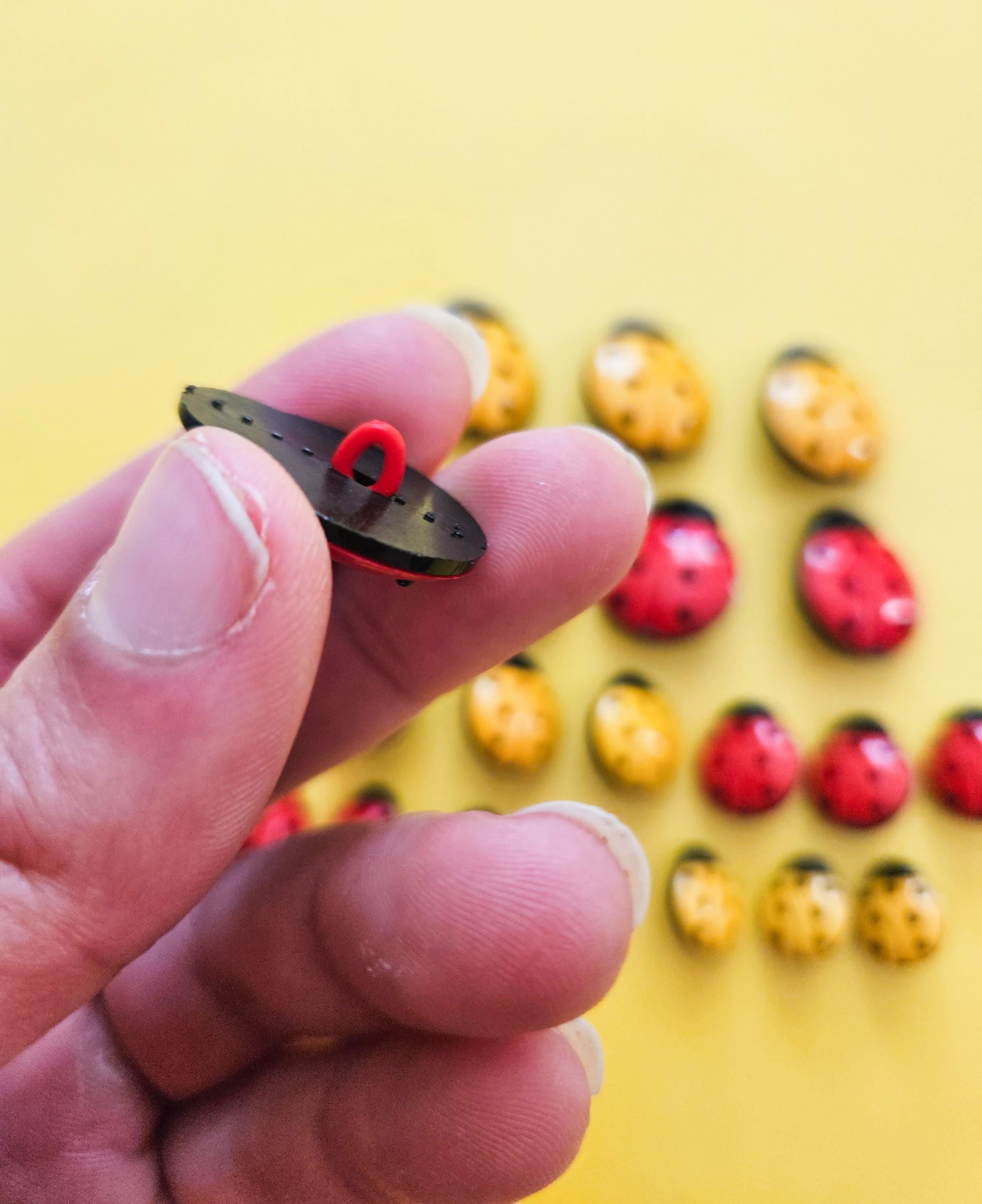 Set Mit 50 Marienkäfer-Knöpfen, 15 Mm – Rot & Vielseitig Zum Aufnähen Oder Kleben