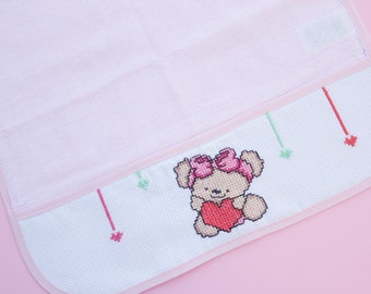 Serviette en mousseline 13 » x 13 » cousue à la main, cadeau de fête de bébé, cadeau pour nouveau-né. Cadeau pour bébé, Cadeau de point de croix, Point de croix pour bébé, Serviette