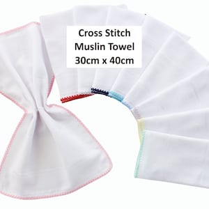 Puede incluir: Conjunto de diez toallas de muselina blancas con ribete de punto de cruz de colores. Cada toalla mide 30 cm x 40 cm. Toalla de muselina de punto de cruz 30 cm x 40 cm