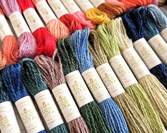 DMC Eco Vita Naturgefärbtes Bio-Wollgarn (1 Knäuel) – Stickgarn aus Crewelwolle – 60 Farbtöne, 100 % Naturfarben – 16 m/17,5 yd Knäuel
