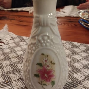 The Porcelain Cameo Vase Amhearst Manor collection