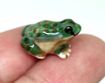 Frog Micro Tiny Dollhouse Figurines Ceramic Hand Painted Animals Collectible Small Gift Home Garden Decor, Green