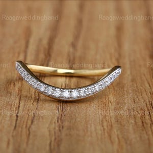 Obrączka ślubna Moissanite 14K Solid Gold Half Eternity Cienki zakrzywiony pierścionek z brylantami Obrączka do układania w stosy Pierścionek z brylantami na rocznicę