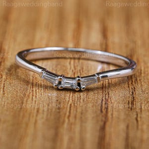 Baguette Diamond Curved Wedding Band Three Stone Solitaire Wedding Ring Women Solid Gold Stack Diamond Ring for Engagement Ring Unique Gift
