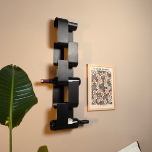 Nowoczesny metalowy stojak na wino – 6 butelek montowanych na ścianie – minimalistyczny czarny design