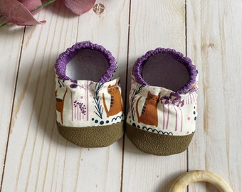 Cat baby moccasins - cat baby shoes - baby girl moccs - newborn crib shoes - baby items - vegan kids moccs