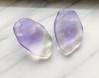 Purple gradation lucite earrings, Purple lucite stud earrings, Purple transparent irregular oval stud earrings, Lucite oval stud earrings