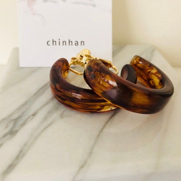 35mm Clip on amber brown tortoise shell hoop earrings, Clip on tortoise earrings, Clip on acetate hoop earrings, Medium size clip on hoops