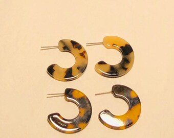 28mm Petite tortoise shell mini huggie  hoop earrings,  Acetate earrings, Dainty hoops, Acetate hoops, Classic tortoise hoops