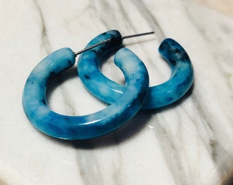 32mm Lucite hoops, Peacock blue lucite hoop earrings, Stone like lucite hoops, Vintage-inspired hoop earrings, Acetate hoop earrings