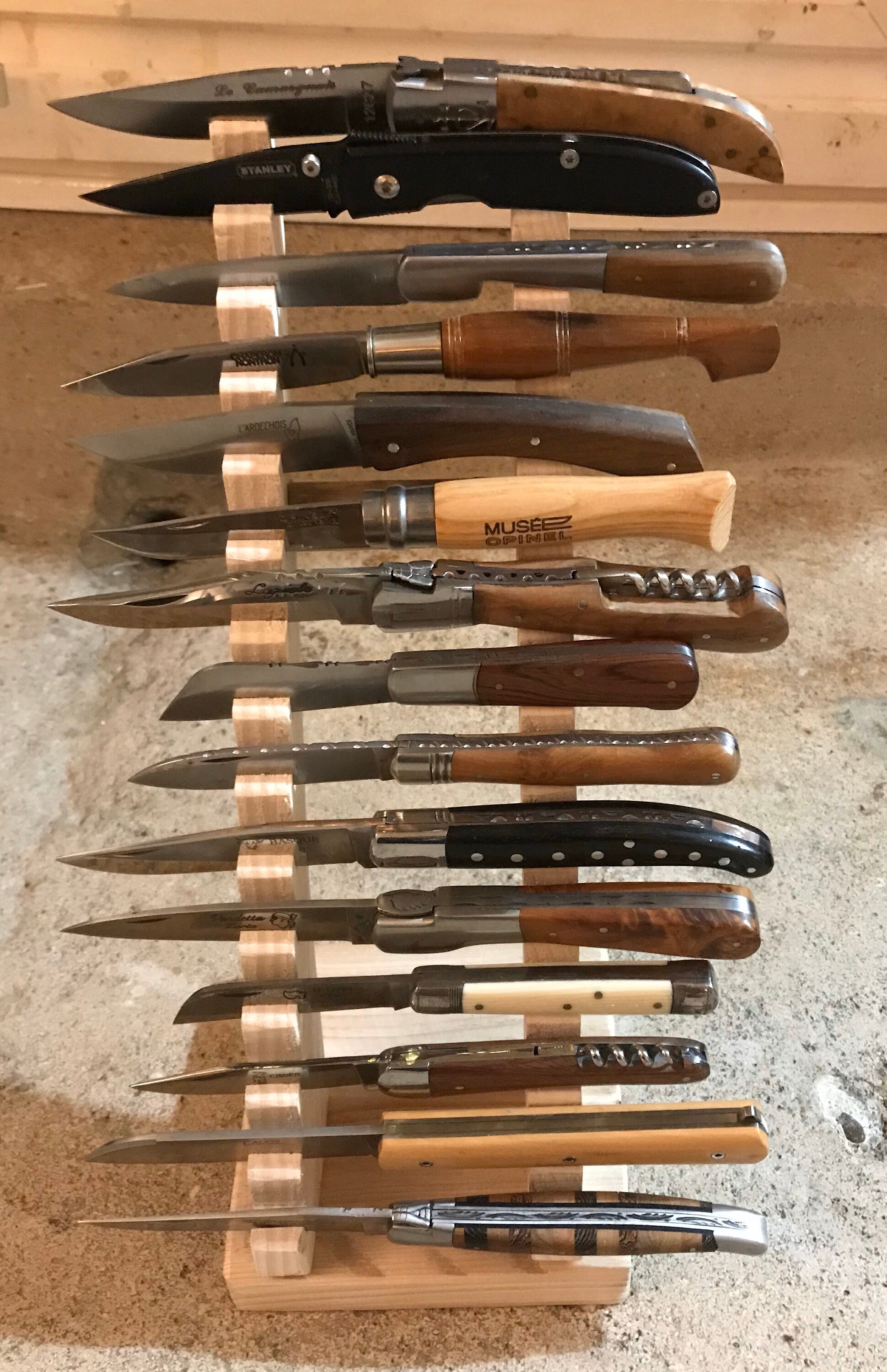 Présentoir 15 couteaux 1x15 oblique à poser en bois de palette création  unique -  France