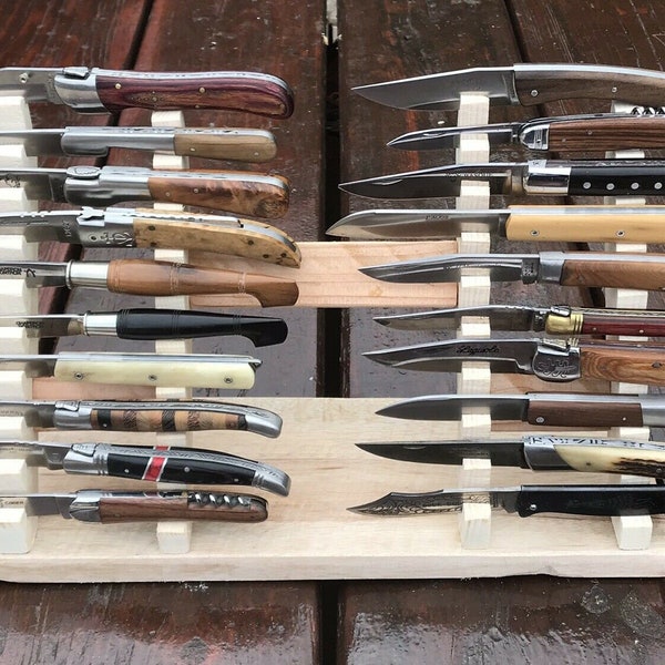Ausstellungsständer für 20 Messer (2x10), schräg zum Aufstellen aus Palettenholz – einzigartige Kreation