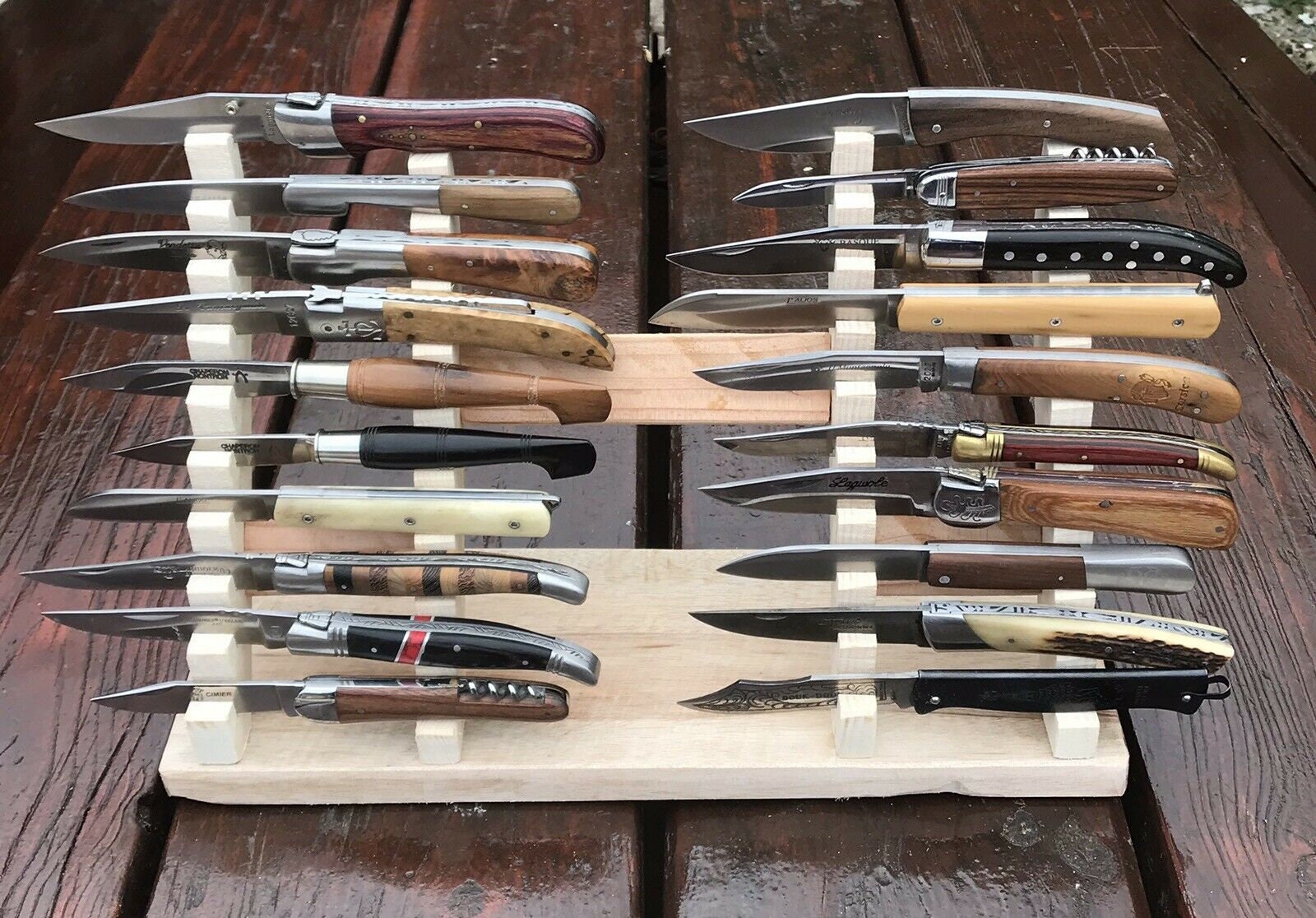 Display Stand for 20 Knives 2x10 Oblique to Place in Pallet Wood