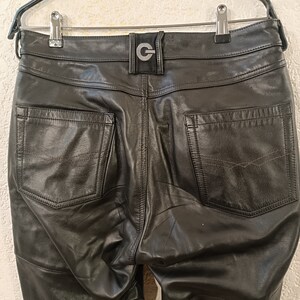  Pantalones de motociclista con estilo de cuero de vaca real  para hombre, cordones delanteros y laterales, pantalones de cuero de moto,  Negro - : Ropa, Zapatos y Joyería