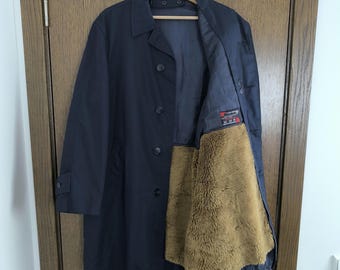 ネイビーのトレンチコート、シングルブレスト、取り外し可能なライナー