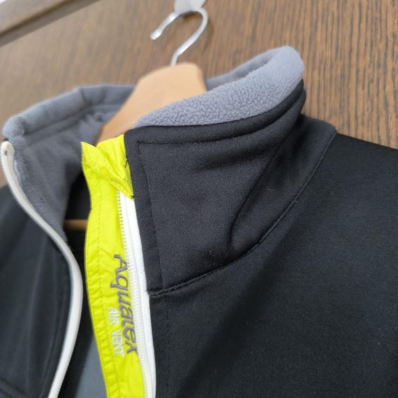 Lightweight Swedish Softshell Windbreaker: Black … - image 2