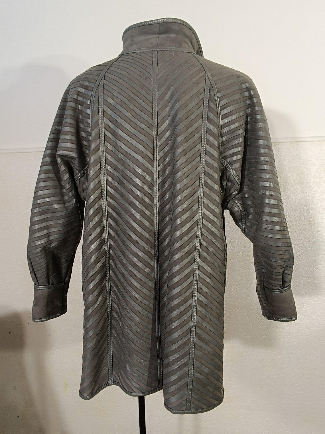 Leather Coat Grey Striped Vintage: Warm Winter Trench Medium Size, foto 4 de 5