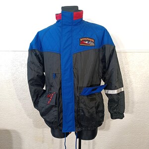 Vintage Winter Sports Jacket - Padded Puffer Outerwear for Snowboarding and Skiing - Medium Size