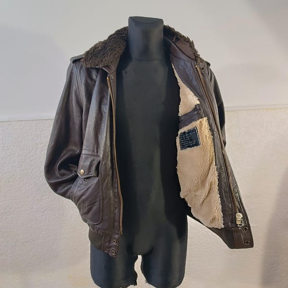 A2 Jacket Brown Leather With Faux Fur Collar: Vintage-inspired