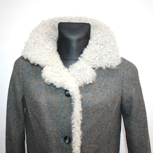 Blazer vintage de lã cinza feminino dos anos 80 com padrão xadrez e gola de pele de carneiro - tamanho médio