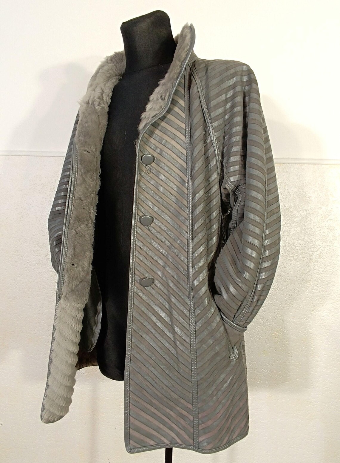 Leather Coat Grey Striped Vintage: Warm Winter Trench Medium Size, foto 1 de 5