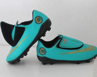 Cristiano ronaldo football boots, Nike Mercurial CR7 The Pride of Portugal Team. Vintage Kids Football boots CR7 Size US 12.5C UK 12 EU 30