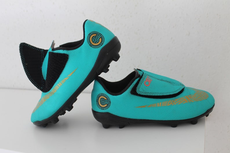 Cristiano ronaldo football boots, Nike Mercurial CR7 The Pride of Portugal Team. Vintage Kids Football boots CR7 Size US 12.5C UK 12 EU 30 image 1