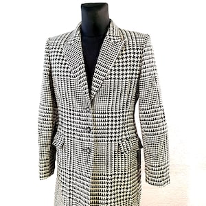 Vintage Finnish Houndstooth Wool Coat - Chanel-Inspired Tailored Winter Trench, Black & White Tweed (Size M)