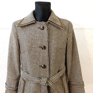 vintage 70s Houndstooth Tweed Wool Maxi Overcoat - Taille moyenne Élégance inspirée de Chanel