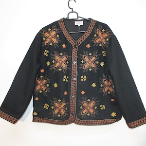 Geborduurd gekookt wollen jasje - Dames Indiaas geïnspireerde Boho-cardigan met bloemenmotief (maat M)