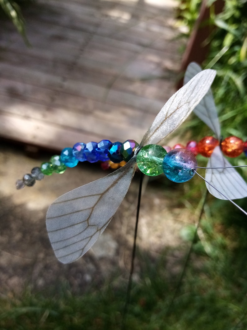 2er Set flatternde Libelle Kristallglas brilliant Schliff funkelnde Libelle mit Stoff Flügeln die im Wind flattern 9 bis 12 cm Farbe wählbar Bild 1