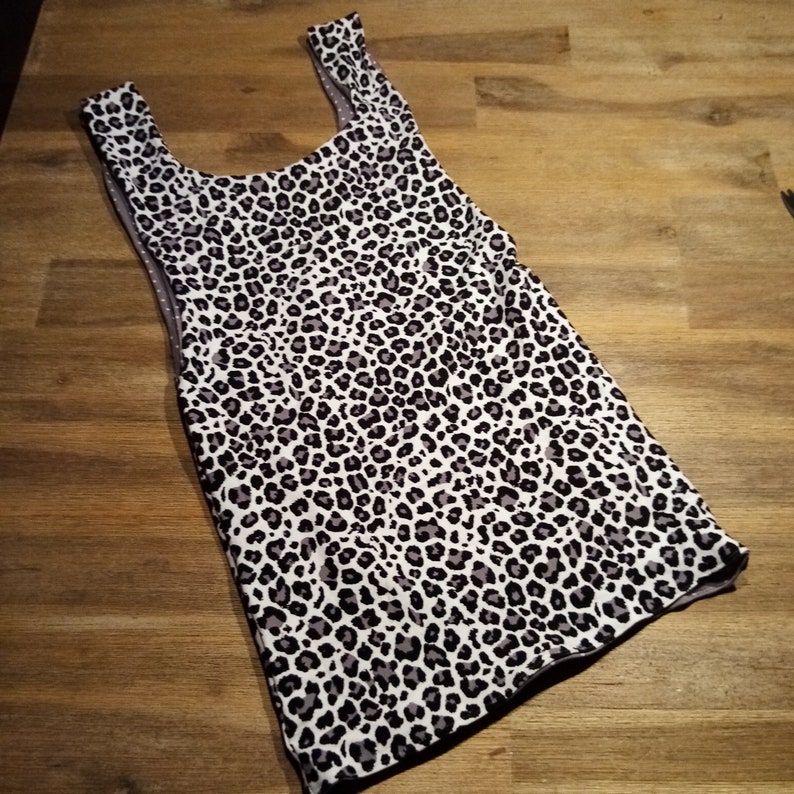 Tolles Jersey Mädchen Wendekleid ca 9/11Jahre leopard und grau 128/140 Gesamtlänge 65cm tolles weiches öko tex jersey Unikat Bild 1