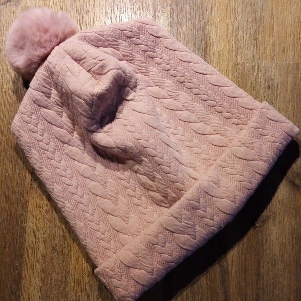 Warmer Damen Beanie altrosa Strickware mit Bommel super angenehm zu tragen