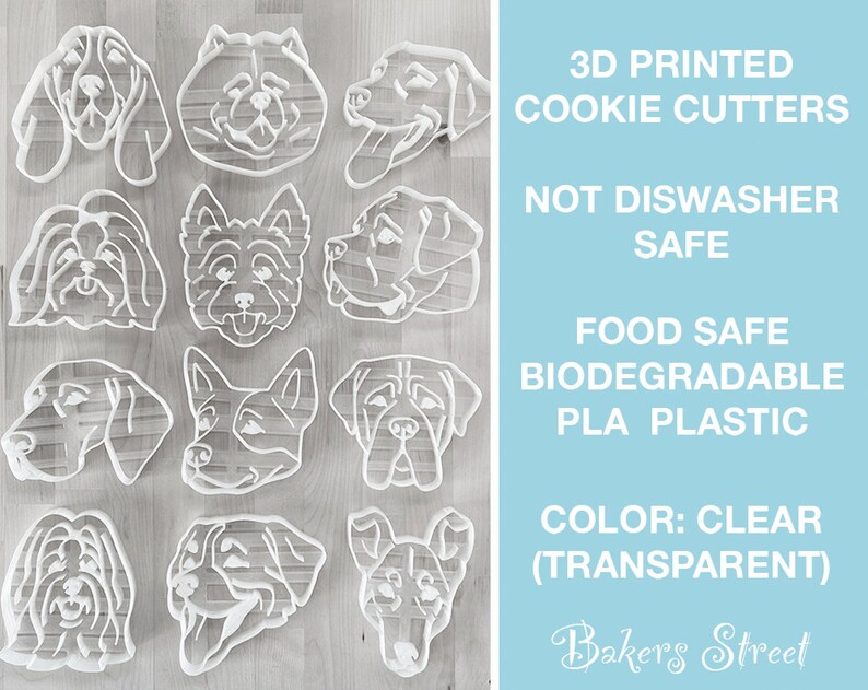 Puede incluir: Un conjunto de 12 cortadores de galletas de perro impresos en 3D de pl&aacute;stico transparente. Los cortadores son aptos para alimentos y biodegradables. El texto "3D Printed Cookie Cutters", "Not Dishwasher Safe", "Food Safe Biodegradable PLA Plastic", "Color: Clear (Transparent)", y "Bakers Street" es visible en la imagen.