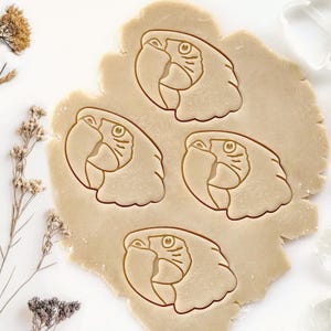 Ara Macaw Parrot Cookie Cutter Bird Cookie Stamp Tropical Parrot Fondant Cutter Gift for Bird Lovers Baking Tool