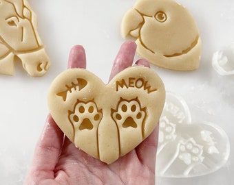 Cat Paws In Heart Cookie Cutter