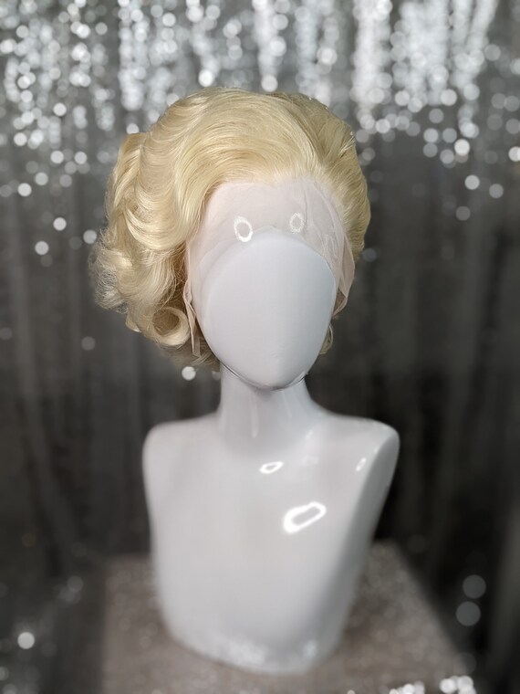 ❄️ Marleen 24” WHITE LACE FRONT CELEB Wig❄️ *NWT* ❄️ Marleen 24” WHITE LACE FRONT CELEB Wig❄️ *NWT* main image 2