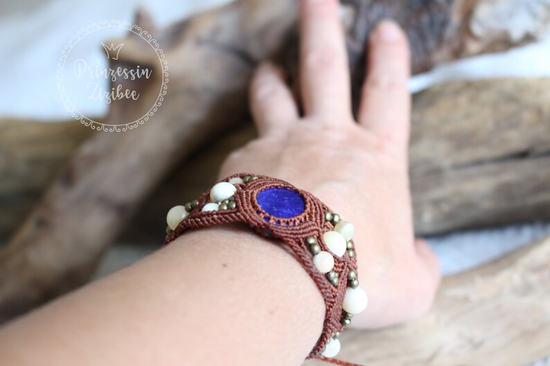Micro Macrame bracelet with Lapis Lazuli