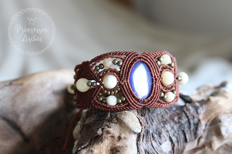 Micro Macrame bracelet with Lapis Lazuli