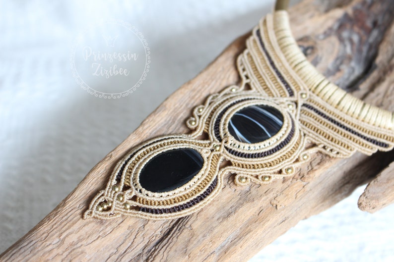 Micro Macrame Statement Collier with banded Agate