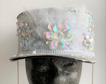 upcycled holografische mütze "Aura", handgefertigt